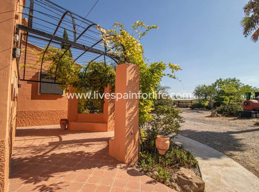 7 soverom Finca/Herregård til salgs i Catral med svømmebasseng garasje - € 975 000 (Ref: 10041808)