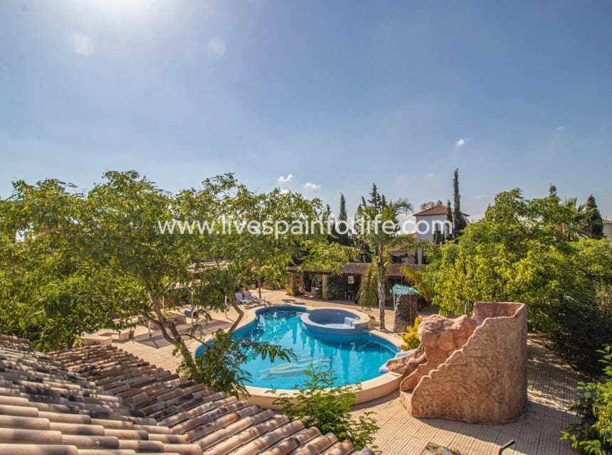 7 soverom Finca/Herregård til salgs i Catral med svømmebasseng garasje - € 975 000 (Ref: 10041808)