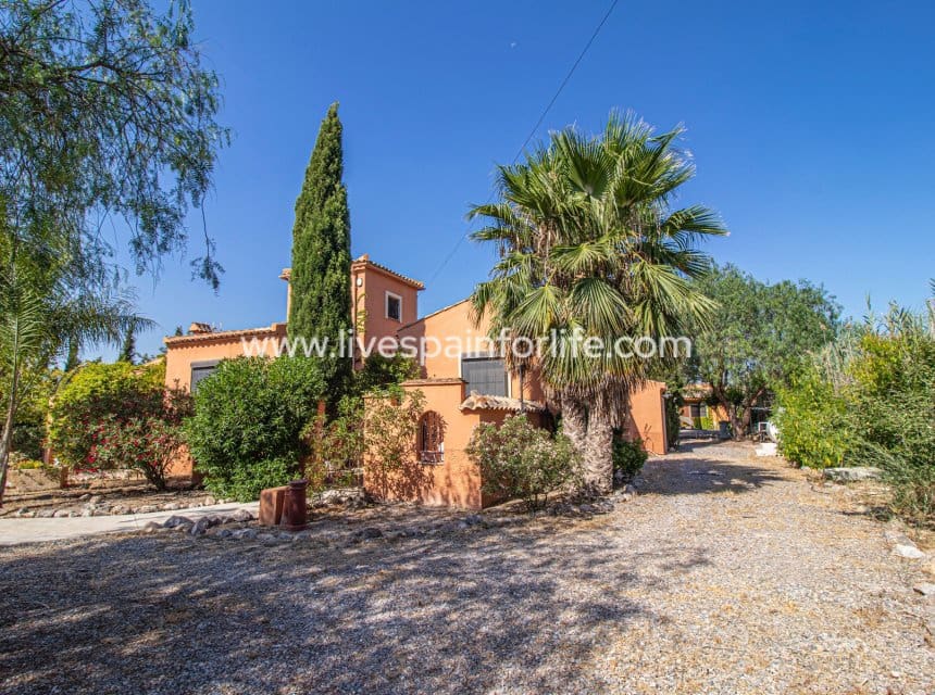 7 soverom Finca/Herregård til salgs i Catral med svømmebasseng garasje - € 975 000 (Ref: 10041808)