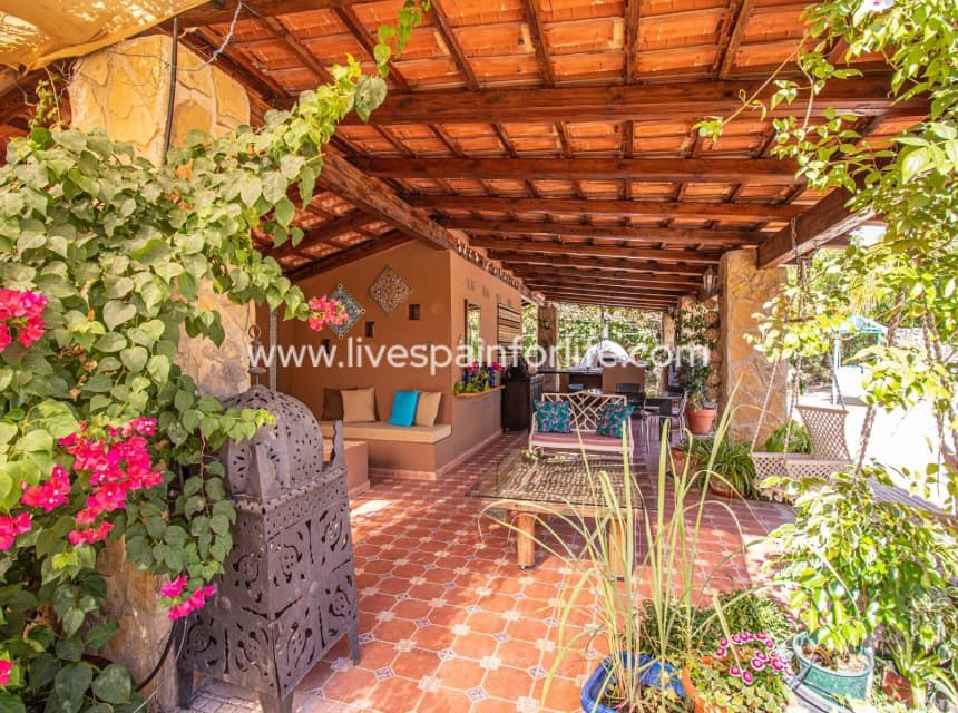 7 soverom Finca/Herregård til salgs i Catral med svømmebasseng garasje - € 975 000 (Ref: 10041808)
