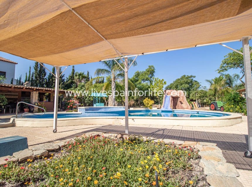 7 soverom Finca/Herregård til salgs i Catral med svømmebasseng garasje - € 975 000 (Ref: 10041808)