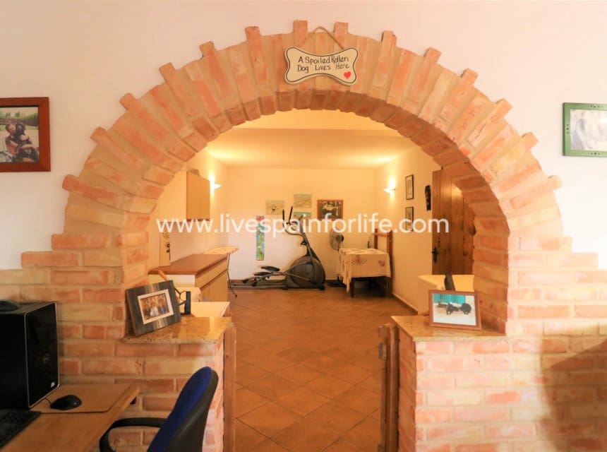 4 bedroom Finca/Country House for sale in Barinas with garage - € 350,000 (Ref: 10041809)
