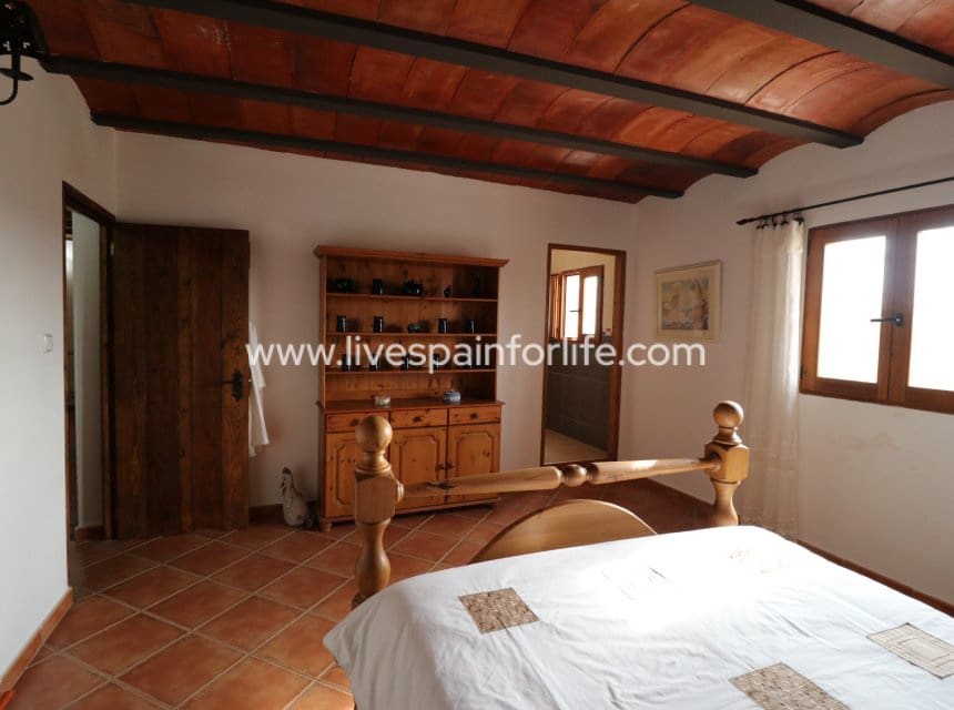4 bedroom Finca/Country House for sale in Barinas with garage - € 350,000 (Ref: 10041809)