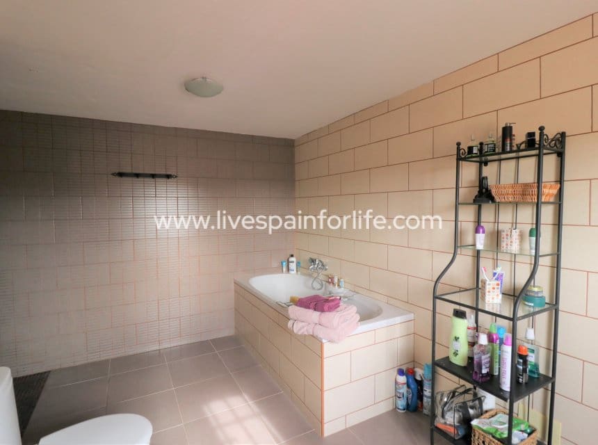 4 bedroom Finca/Country House for sale in Barinas with garage - € 350,000 (Ref: 10041809)