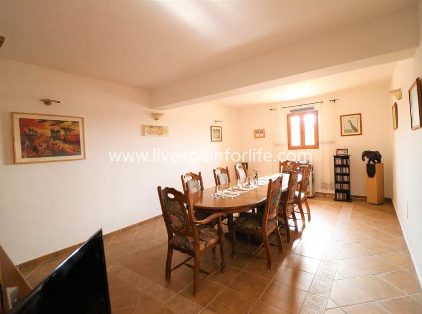 4 sypialnia Finka/Dom wiejski na sprzedaż w Macisvenda z garażem - 350 000 € (Ref: 10041810)