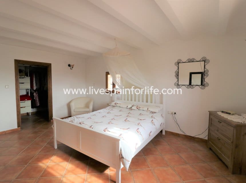 4 sypialnia Finka/Dom wiejski na sprzedaż w Macisvenda z garażem - 350 000 € (Ref: 10041810)