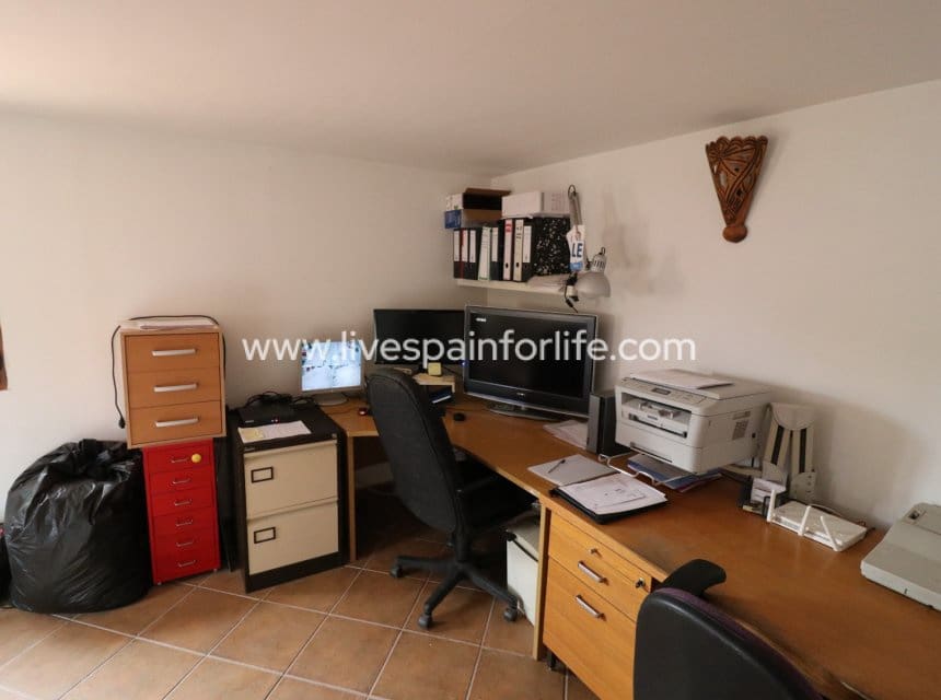 4 sypialnia Finka/Dom wiejski na sprzedaż w Macisvenda z garażem - 350 000 € (Ref: 10041810)