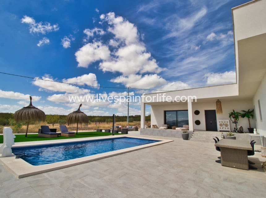 3 slaapkamer Finca/Landhuis te koop in Pinoso met zwembad garage - € 399.900 (Ref: 10041815)