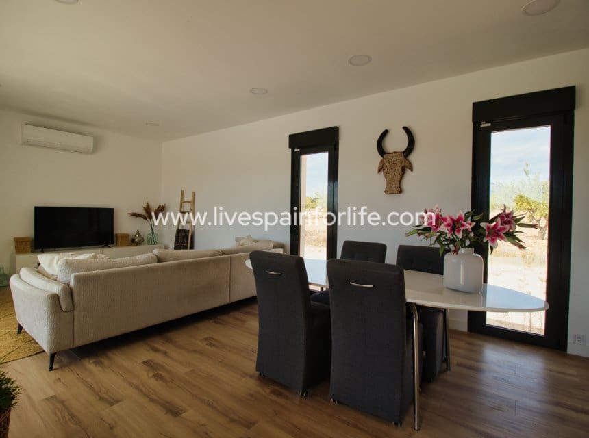 3 slaapkamer Finca/Landhuis te koop in Pinoso met zwembad garage - € 399.900 (Ref: 10041815)