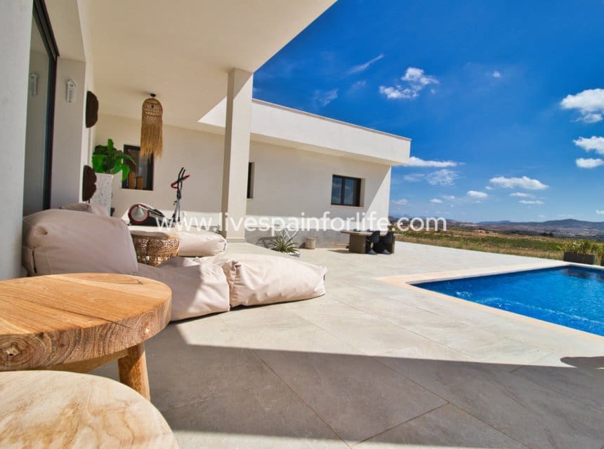 3 slaapkamer Finca/Landhuis te koop in Pinoso met zwembad garage - € 399.900 (Ref: 10041815)