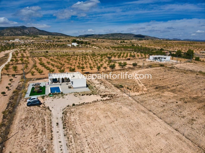 3 slaapkamer Finca/Landhuis te koop in Pinoso met zwembad garage - € 399.900 (Ref: 10041815)