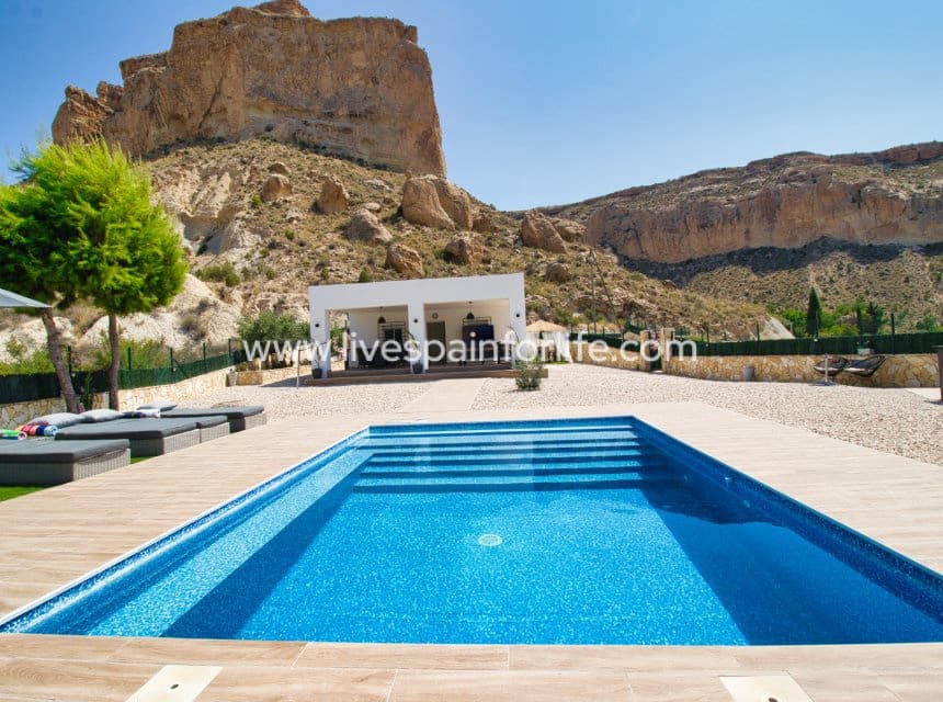 3 Zimmer Finca/Landgut zu verkaufen in Crevillente / Crevillent mit Pool Garage - 395.000 € (Ref: 10043587)