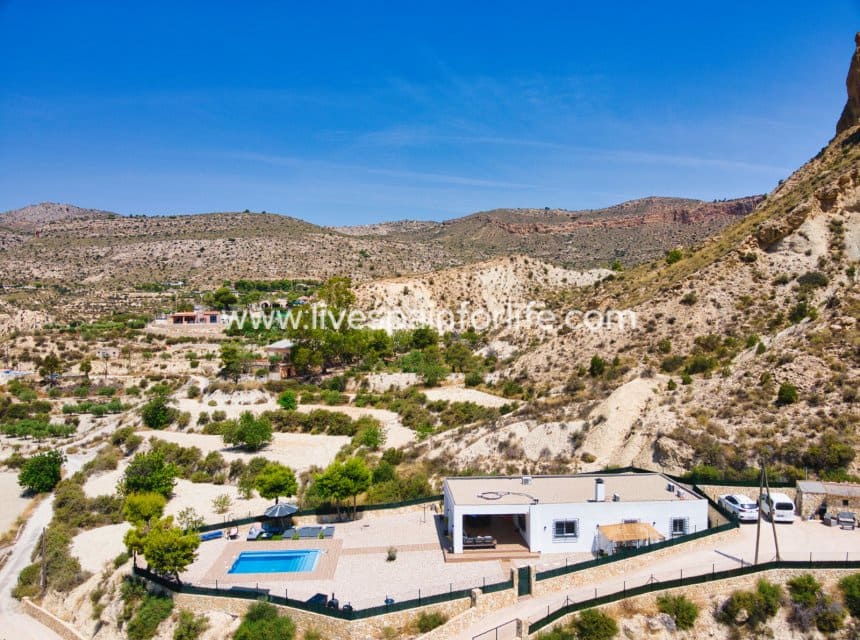 3 Zimmer Finca/Landgut zu verkaufen in Crevillente / Crevillent mit Pool Garage - 395.000 € (Ref: 10043587)
