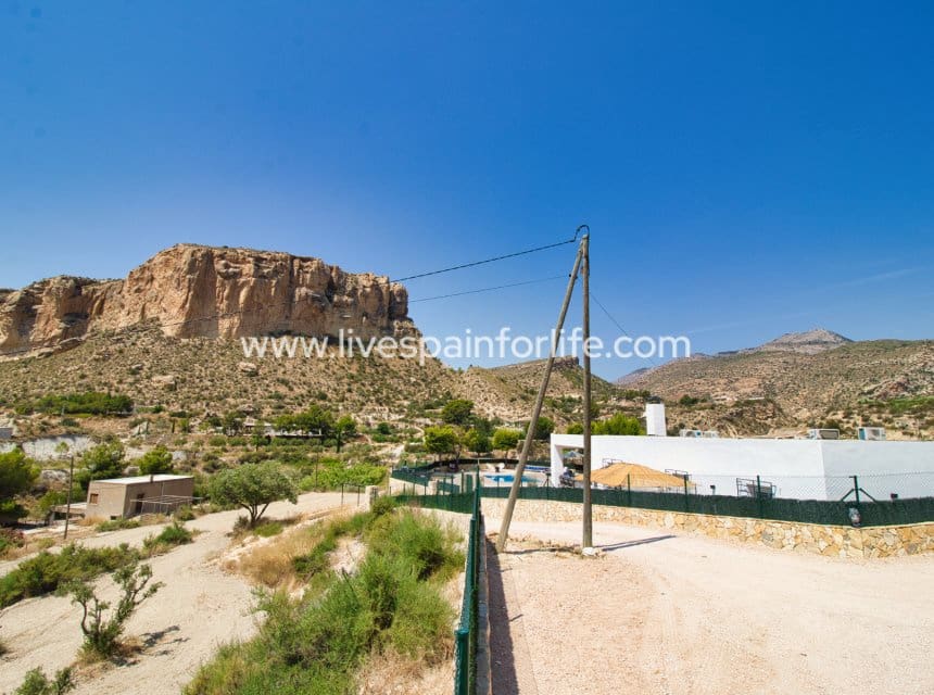 3 Zimmer Finca/Landgut zu verkaufen in Crevillente / Crevillent mit Pool Garage - 395.000 € (Ref: 10043587)