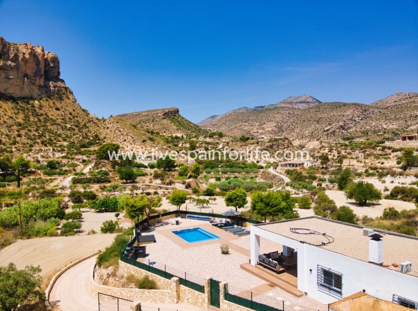 3 Zimmer Finca/Landgut zu verkaufen in Crevillente / Crevillent mit Pool Garage - 395.000 € (Ref: 10043587)