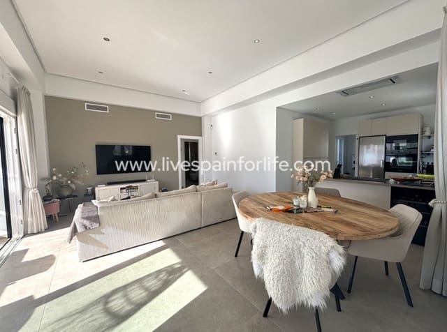 Chalet de 3 habitaciones en Rafal en venta con piscina - 415.000 € (Ref: 10057153)