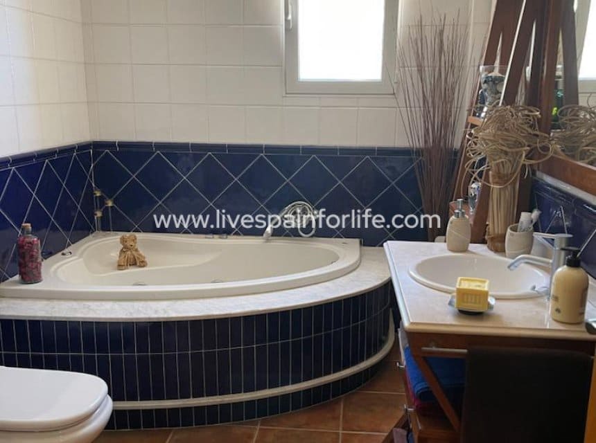 9 bedroom Finca/Country House for sale in Elche / Elx - € 450,000 (Ref: 10057334)