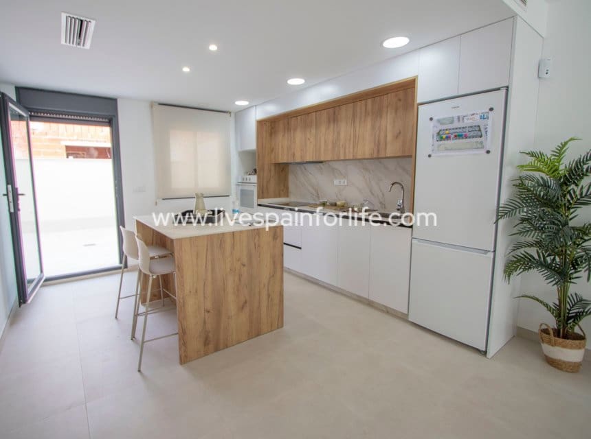 2 soveværelse Byhus til salg i Alicante by med swimmingpool garage - € 223.000 (Ref: 10060509)