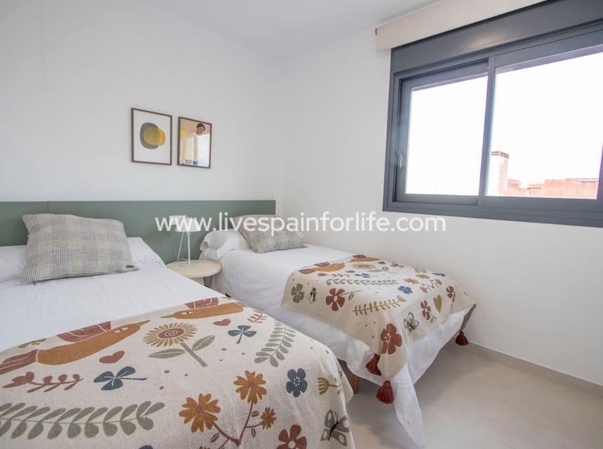 2 soveværelse Byhus til salg i Alicante by med swimmingpool garage - € 223.000 (Ref: 10060509)