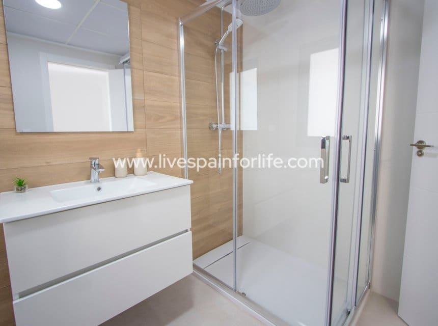 2 soveværelse Byhus til salg i Alicante by med swimmingpool garage - € 223.000 (Ref: 10060509)