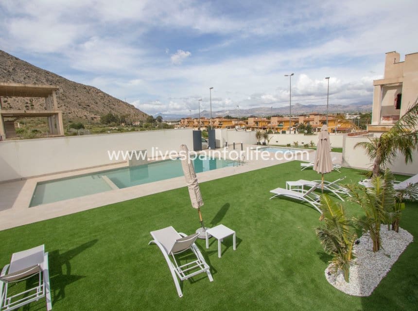 2 soveværelse Byhus til salg i Alicante by med swimmingpool garage - € 223.000 (Ref: 10060509)