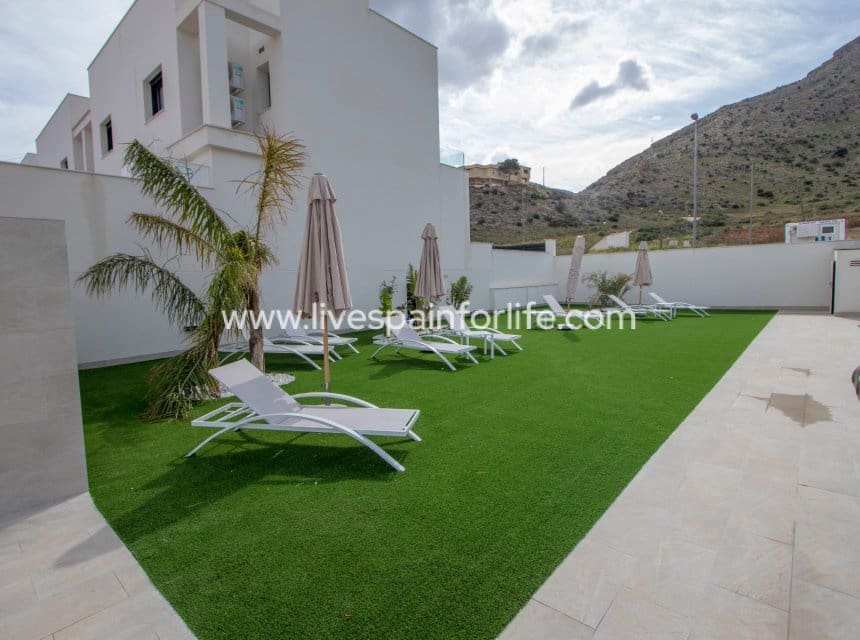 2 soveværelse Byhus til salg i Alicante by med swimmingpool garage - € 223.000 (Ref: 10060509)