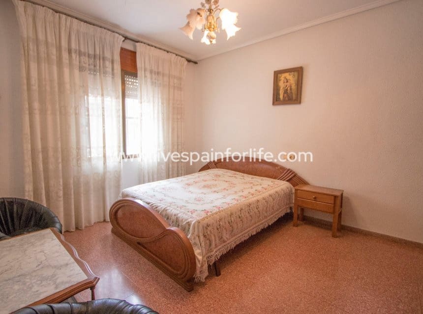 Casa de 3 habitaciones en Albatera en venta con garaje - 180.000 € (Ref: 10060511)