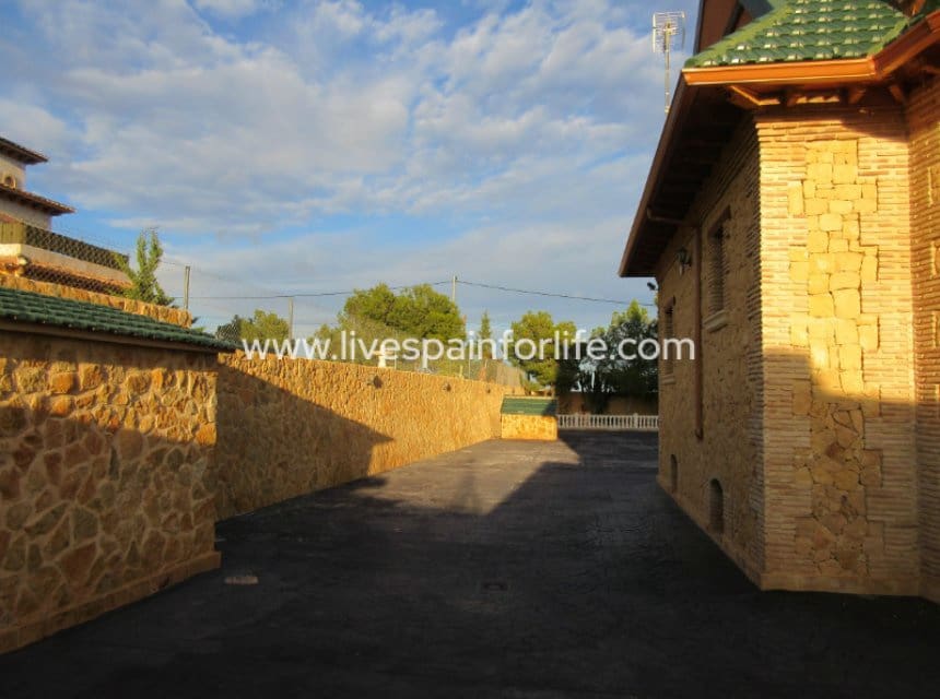 16 slaapkamer Finca/Landhuis te koop in Albatera met zwembad garage - € 1.050.000 (Ref: 10060512)