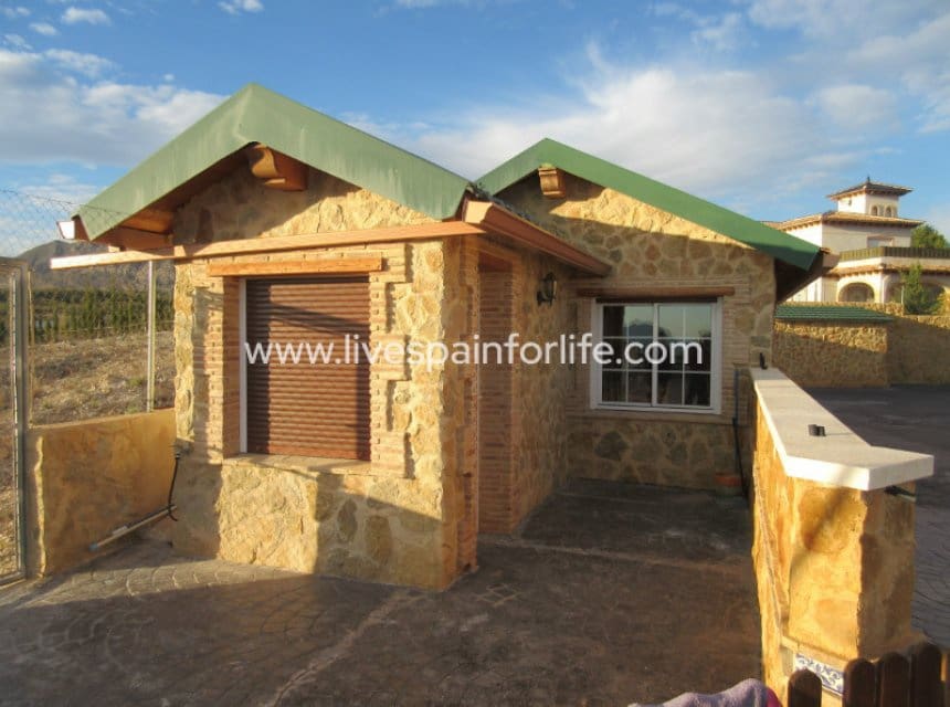 16 slaapkamer Finca/Landhuis te koop in Albatera met zwembad garage - € 1.050.000 (Ref: 10060512)