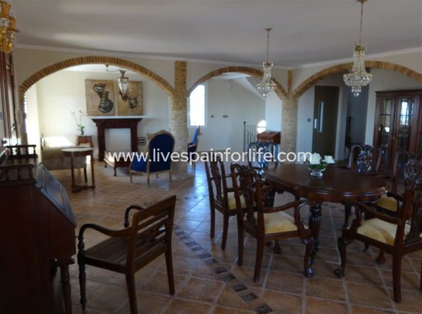 16 slaapkamer Finca/Landhuis te koop in Albatera met zwembad garage - € 1.050.000 (Ref: 10060512)