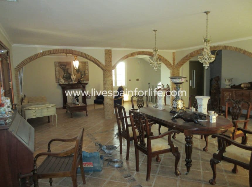 16 slaapkamer Finca/Landhuis te koop in Albatera met zwembad garage - € 1.050.000 (Ref: 10060512)