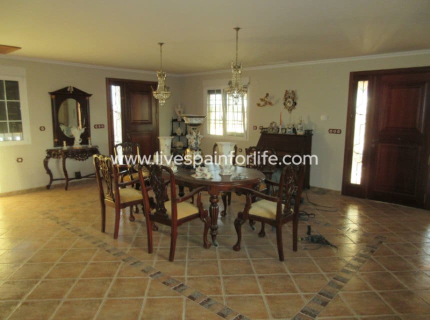 16 slaapkamer Finca/Landhuis te koop in Albatera met zwembad garage - € 1.050.000 (Ref: 10060512)