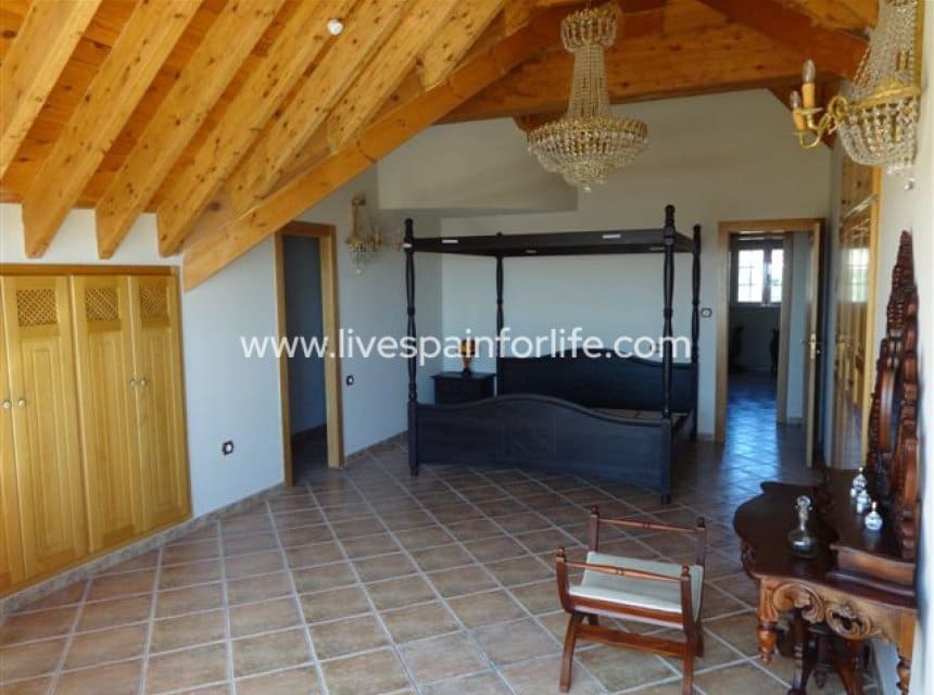 16 slaapkamer Finca/Landhuis te koop in Albatera met zwembad garage - € 1.050.000 (Ref: 10060512)
