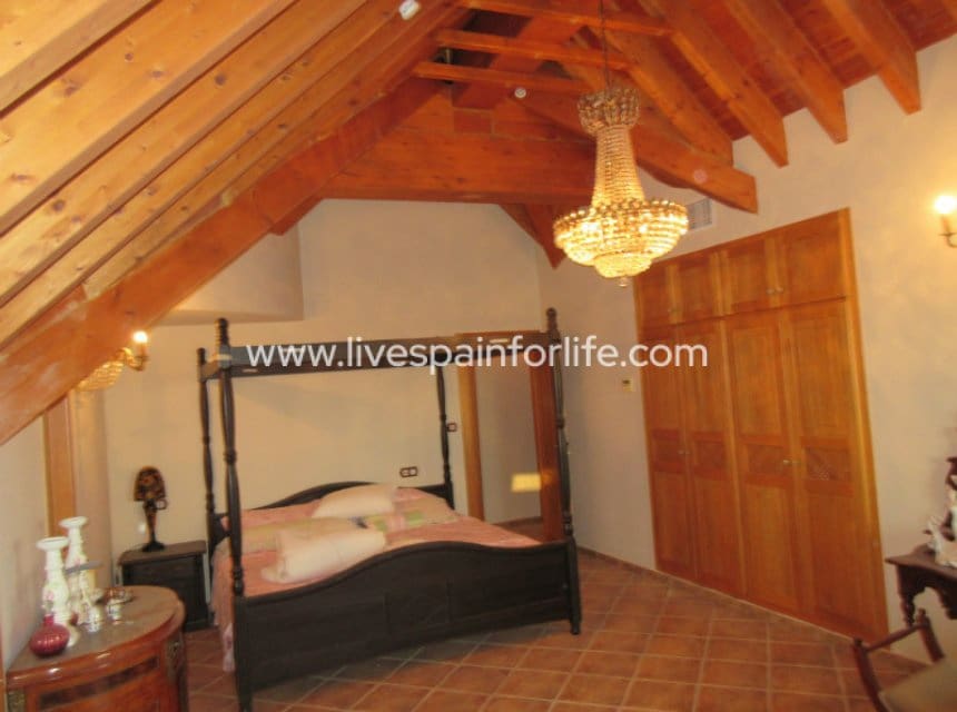 16 slaapkamer Finca/Landhuis te koop in Albatera met zwembad garage - € 1.050.000 (Ref: 10060512)