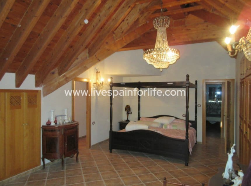 16 slaapkamer Finca/Landhuis te koop in Albatera met zwembad garage - € 1.050.000 (Ref: 10060512)