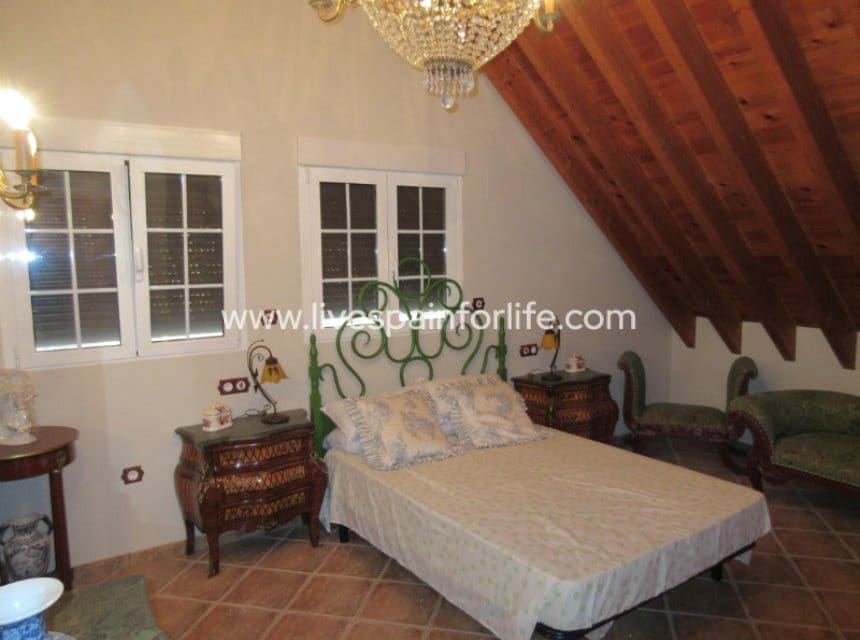 16 slaapkamer Finca/Landhuis te koop in Albatera met zwembad garage - € 1.050.000 (Ref: 10060512)
