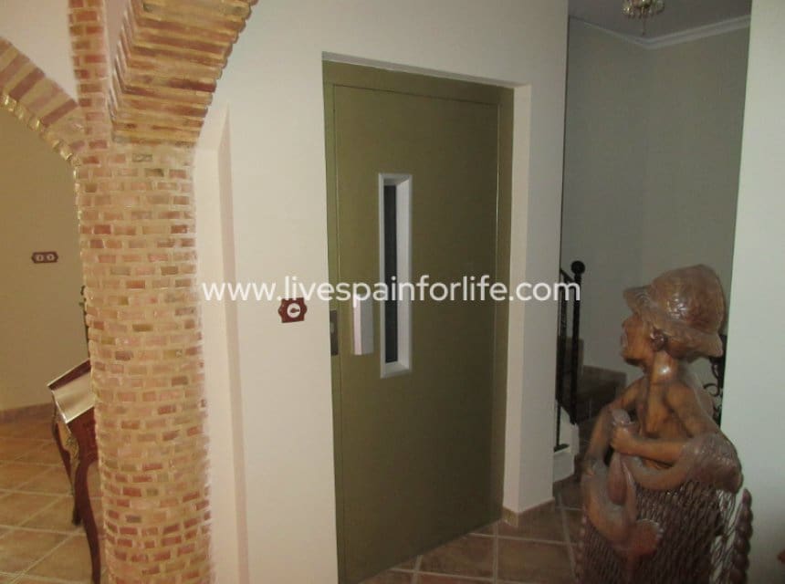 16 slaapkamer Finca/Landhuis te koop in Albatera met zwembad garage - € 1.050.000 (Ref: 10060512)
