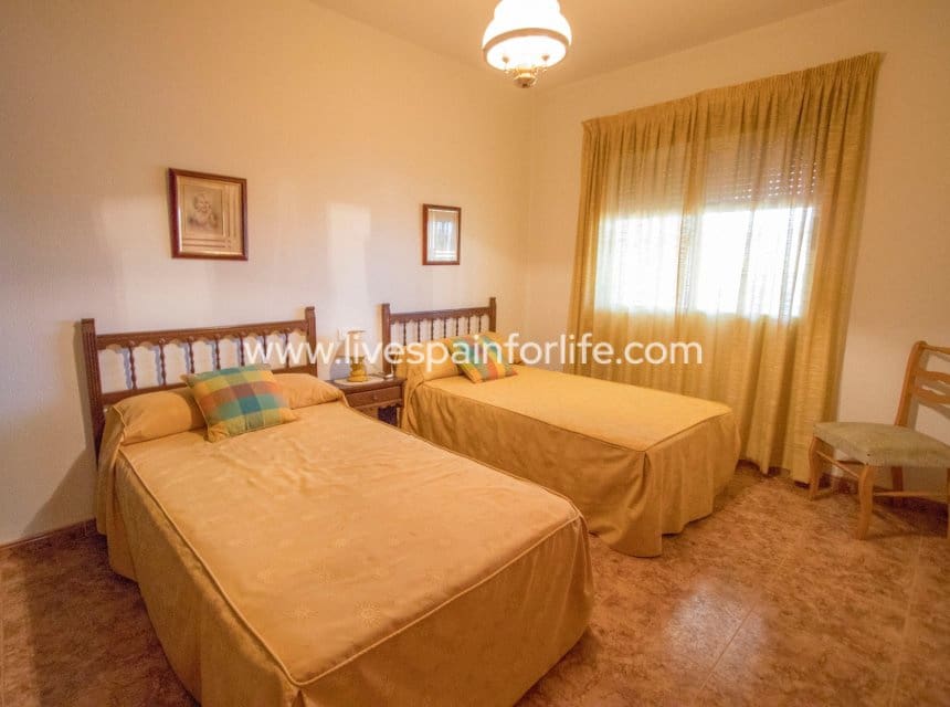 4 slaapkamer Finca/Landhuis te koop in Albatera met zwembad garage - € 425.000 (Ref: 10060571)