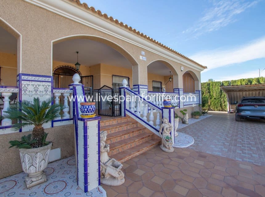 4 slaapkamer Finca/Landhuis te koop in Albatera met zwembad garage - € 425.000 (Ref: 10060571)