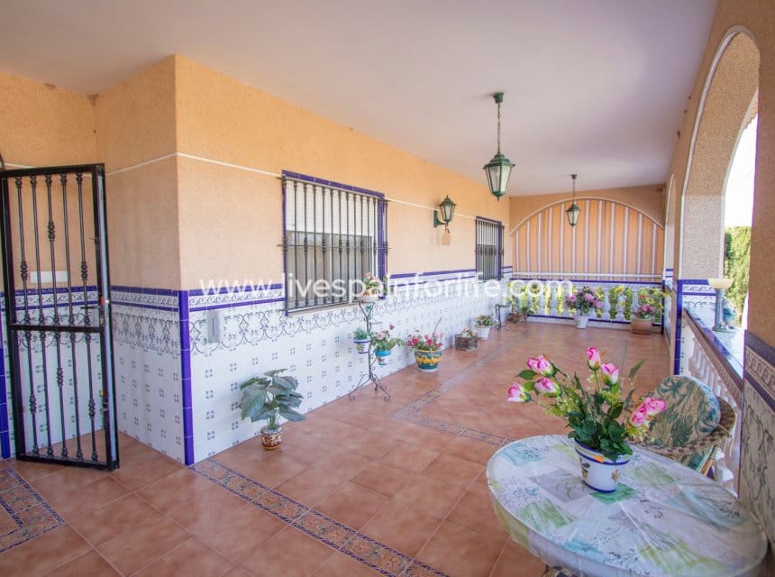 4 slaapkamer Finca/Landhuis te koop in Albatera met zwembad garage - € 425.000 (Ref: 10060571)