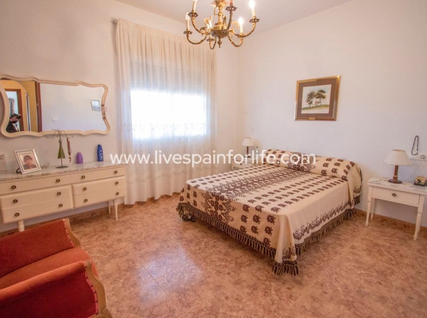 4 slaapkamer Finca/Landhuis te koop in Albatera met zwembad garage - € 425.000 (Ref: 10060571)