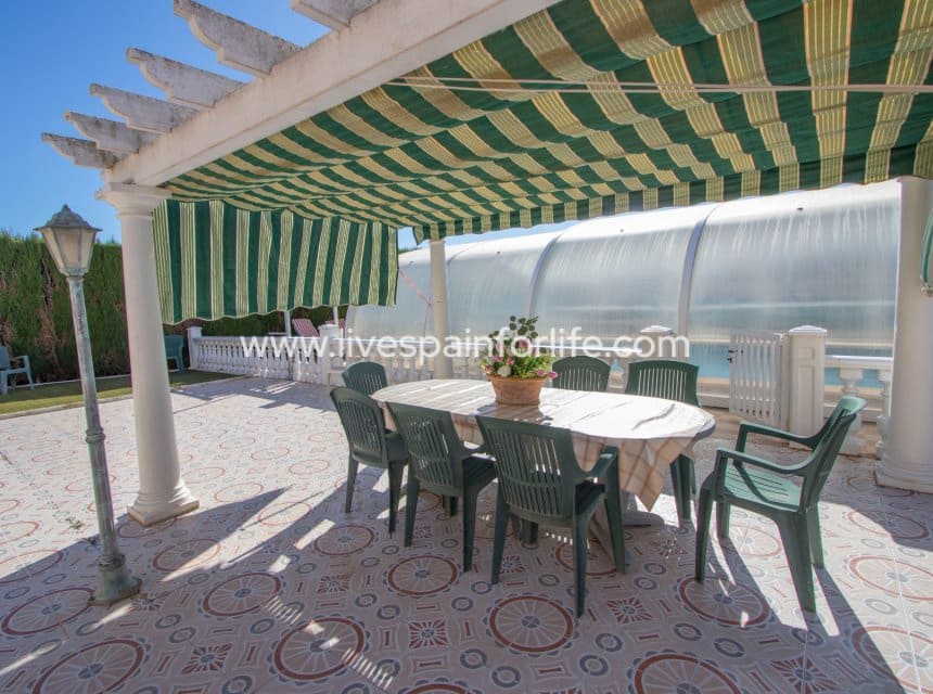 4 slaapkamer Finca/Landhuis te koop in Albatera met zwembad garage - € 425.000 (Ref: 10060571)