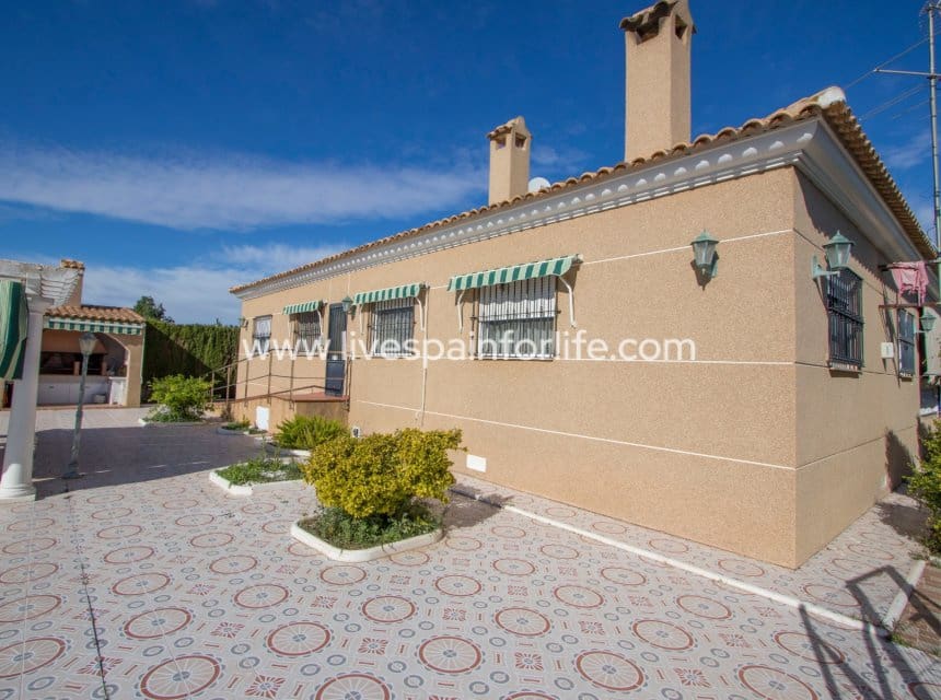 4 slaapkamer Finca/Landhuis te koop in Albatera met zwembad garage - € 425.000 (Ref: 10060571)