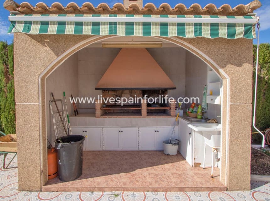 4 slaapkamer Finca/Landhuis te koop in Albatera met zwembad garage - € 425.000 (Ref: 10060571)