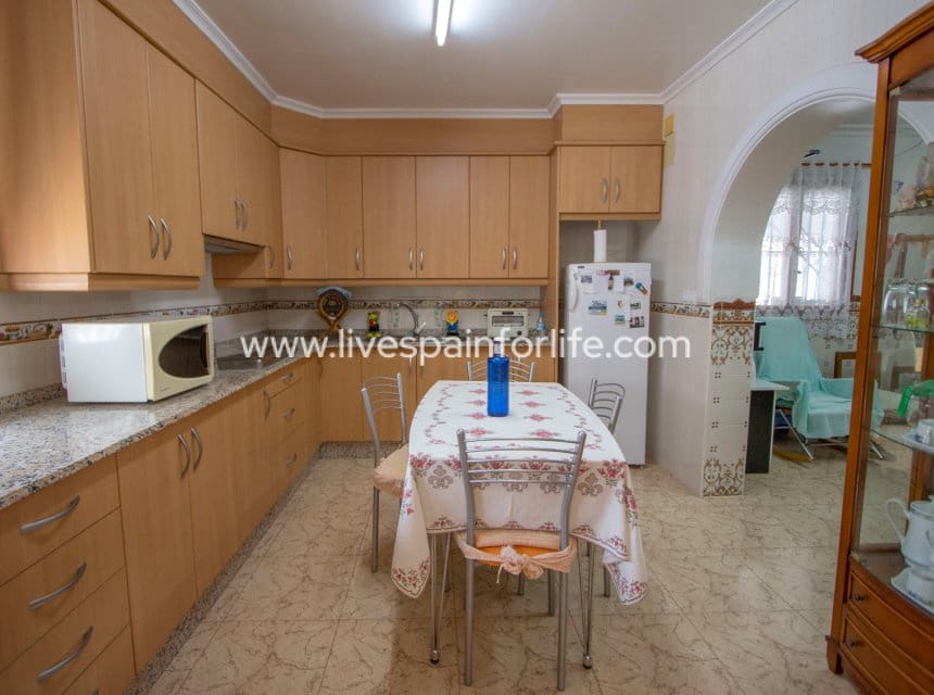 3 slaapkamer Finca/Landhuis te koop in Albatera met zwembad garage - € 260.000 (Ref: 10060576)