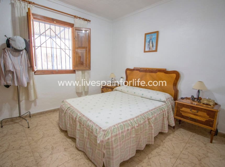3 slaapkamer Finca/Landhuis te koop in Albatera met zwembad garage - € 260.000 (Ref: 10060576)