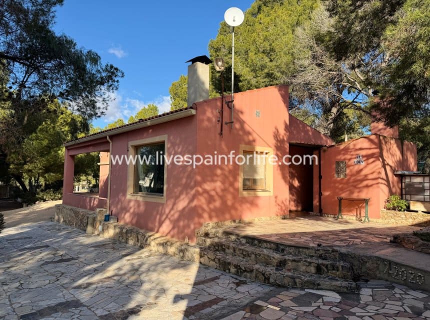 3 sovrum Finca/Hus på landet till salu i La Romana med pool garage - 280 000 € (Ref: 10060579)