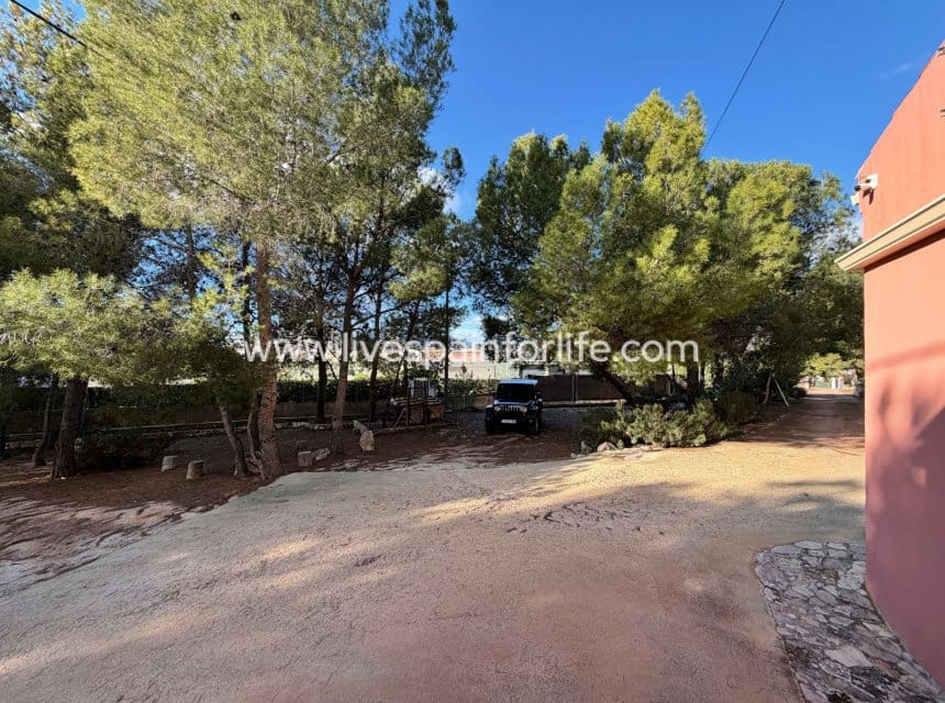 3 sovrum Finca/Hus på landet till salu i La Romana med pool garage - 280 000 € (Ref: 10060579)