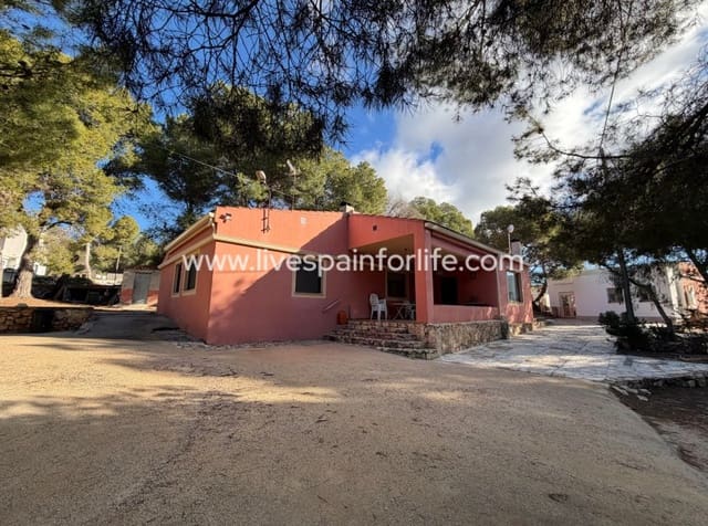 3 slaapkamer Finca/Landhuis te koop in La Romana met zwembad garage - € 280.000 (Ref: 10060579)