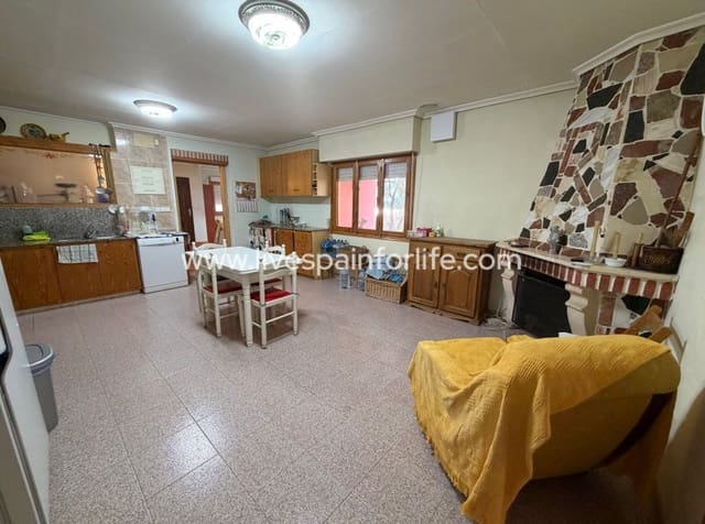 3 slaapkamer Finca/Landhuis te koop in La Romana met zwembad garage - € 280.000 (Ref: 10060579)